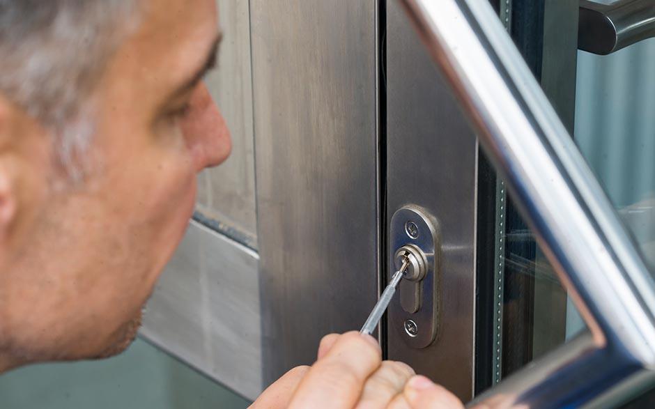 haut professionnalisme serrurier prix Courbevoie